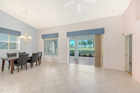 House in Sarasota, Florida 3 bedrooms, 174.19 sq.m. № 2199410 - photo 4