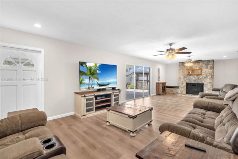 House in Davie, Florida 3 bedrooms, 216.93 sq.m. № 1752447 - photo 3