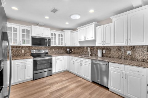 House in Davie, Florida 3 bedrooms, 216.93 sq.m. № 1752447 - photo 6
