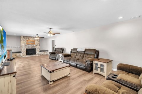 House in Davie, Florida 3 bedrooms, 216.93 sq.m. № 1752447 - photo 4