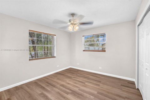 House in Davie, Florida 3 bedrooms, 216.93 sq.m. № 1752447 - photo 24