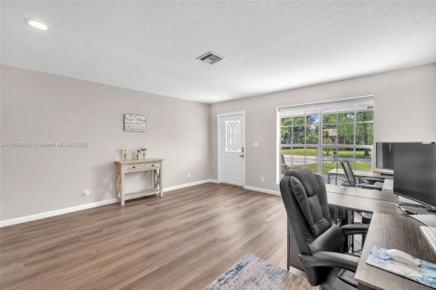 House in Davie, Florida 3 bedrooms, 216.93 sq.m. № 1752447 - photo 16