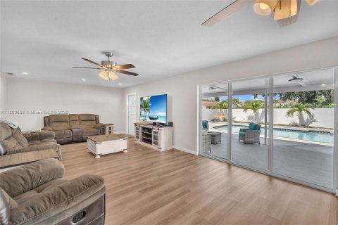 House in Davie, Florida 3 bedrooms, 216.93 sq.m. № 1752447 - photo 5
