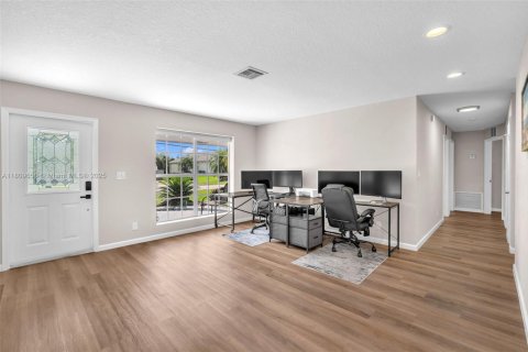 House in Davie, Florida 3 bedrooms, 216.93 sq.m. № 1752447 - photo 15