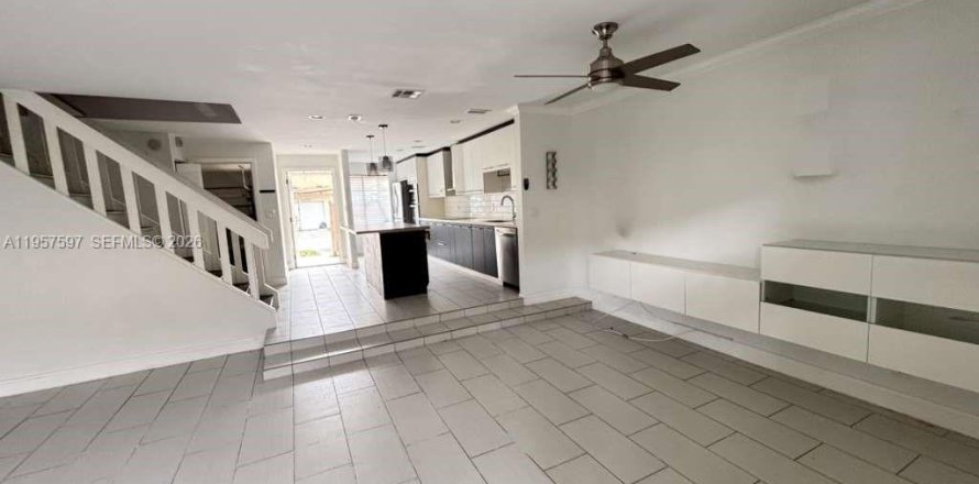 Townhouse in Plantation, Florida 3 bedrooms, 157 sq.m. № 2020630