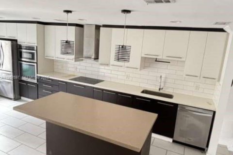 Townhouse in Plantation, Florida 3 bedrooms, 157 sq.m. № 2020630 - photo 5