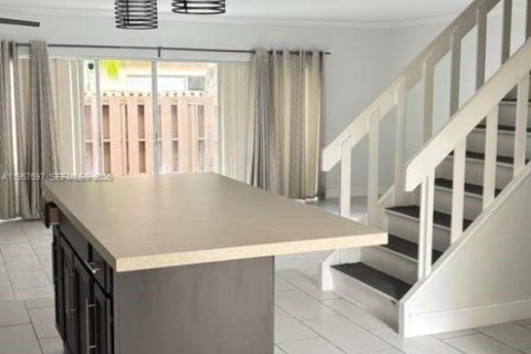 Townhouse in Plantation, Florida 3 bedrooms, 157 sq.m. № 2020630 - photo 7