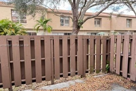 Townhouse in Plantation, Florida 3 bedrooms, 157 sq.m. № 2020630 - photo 10