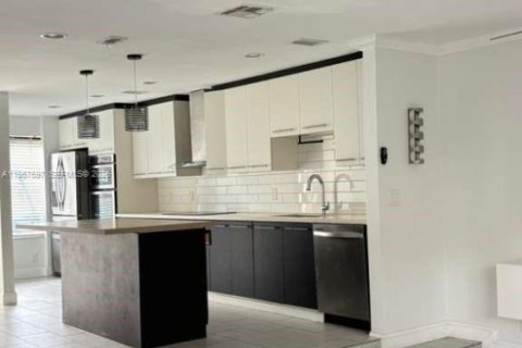 Townhouse in Plantation, Florida 3 bedrooms, 157 sq.m. № 2020630 - photo 4