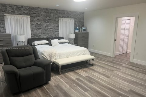 House in Miami, Florida 5 bedrooms, 513.1 sq.m. № 1948304 - photo 24