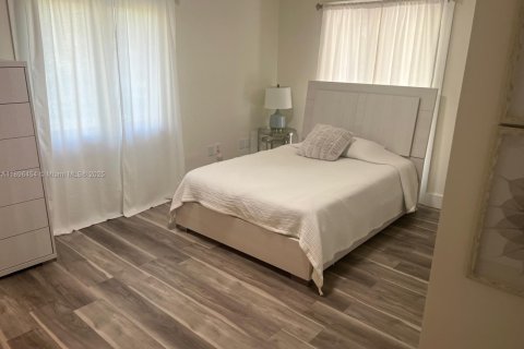 House in Miami, Florida 5 bedrooms, 513.1 sq.m. № 1948304 - photo 14