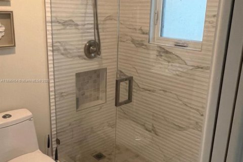 House in Miami, Florida 5 bedrooms, 513.1 sq.m. № 1948304 - photo 15