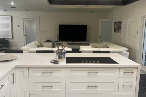 House in Miami, Florida 5 bedrooms, 513.1 sq.m. № 1948304 - photo 7