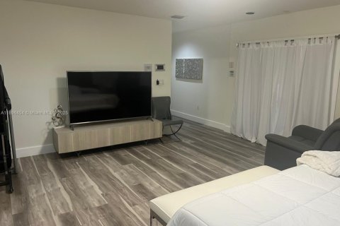 House in Miami, Florida 5 bedrooms, 513.1 sq.m. № 1948304 - photo 25