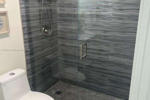 House in Miami, Florida 5 bedrooms, 513.1 sq.m. № 1948304 - photo 18