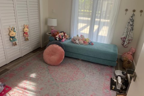 House in Miami, Florida 5 bedrooms, 513.1 sq.m. № 1948304 - photo 19