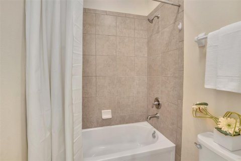 House in Kissimmee, Florida 8 bedrooms, 316.98 sq.m. № 2148928 - photo 27