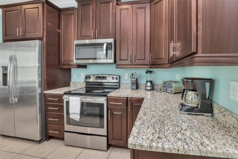 House in Kissimmee, Florida 8 bedrooms, 316.98 sq.m. № 2148928 - photo 7