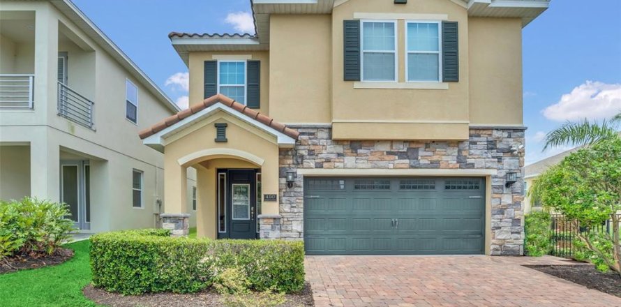 House in Kissimmee, Florida 8 bedrooms, 316.98 sq.m. № 2148928