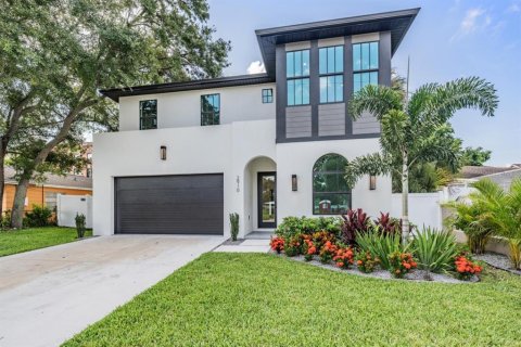 House in Tampa, Florida 4 bedrooms, 284.28 sq.m. № 2379748 - photo 2