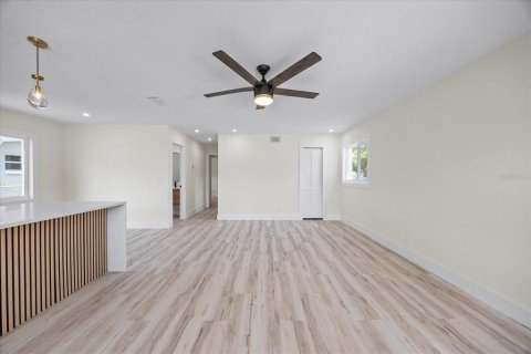 Casa en venta en Tampa, Florida, 3 dormitorios, 120.77 m2 № 1769491 - foto 6