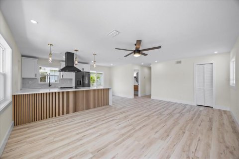 Casa en venta en Tampa, Florida, 3 dormitorios, 120.77 m2 № 1769491 - foto 5
