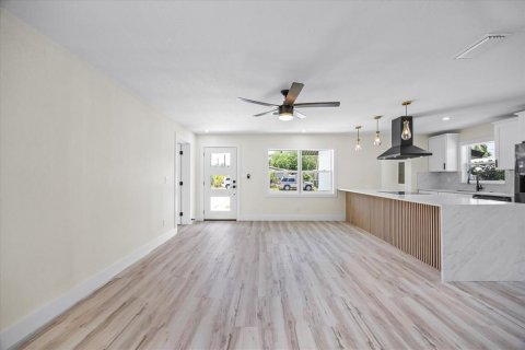 Casa en venta en Tampa, Florida, 3 dormitorios, 120.77 m2 № 1769491 - foto 7