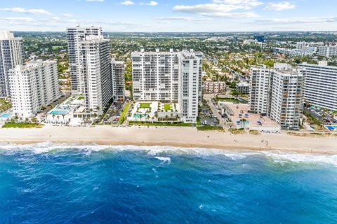 Condo in Fort Lauderdale, Florida, 2 bedrooms  № 1146576 - photo 1