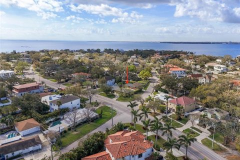 Casa en venta en Tampa, Florida, 6 dormitorios, 566.7 m2 № 1916842 - foto 4