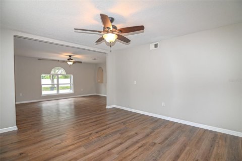 Villa ou maison à vendre à Haines City, Floride: 4 chambres, 205.78 m2 № 2213653 - photo 9