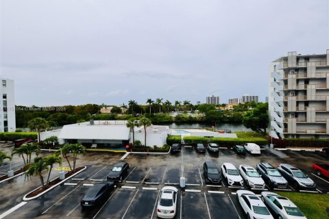 Condominio en venta en Aventura, Florida, 2 dormitorios, 92.34 m2 № 1868188 - foto 12
