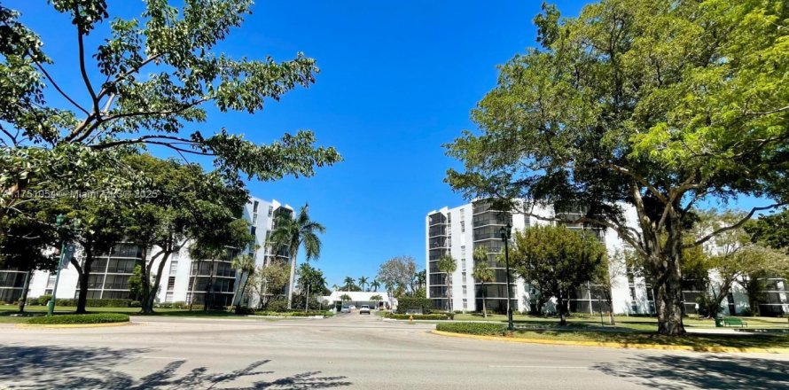 Condominio en Aventura, Florida, 2 dormitorios  № 1868188
