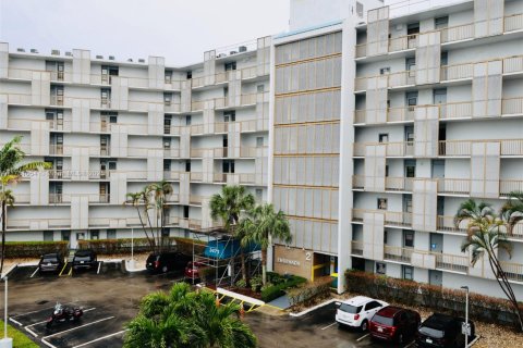 Condominio en venta en Aventura, Florida, 2 dormitorios, 92.34 m2 № 1868188 - foto 10