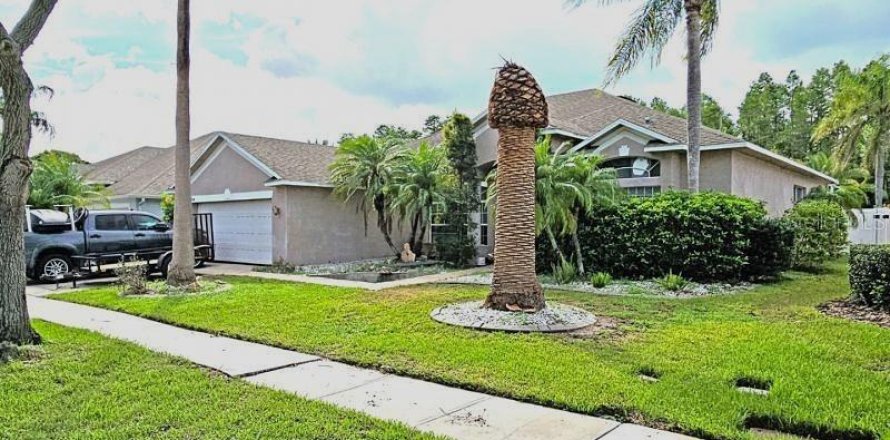 House in Land O' Lakes, Florida 3 bedrooms, 200.02 sq.m. № 1843975