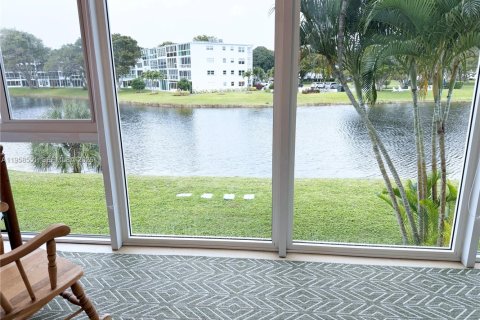 Condo in Deerfield Beach, Florida, 1 bedroom  № 2020235 - photo 15