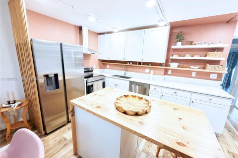 Condo in Deerfield Beach, Florida, 1 bedroom  № 2020235 - photo 4