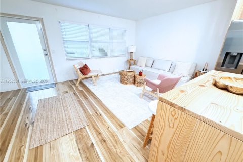 Condo in Deerfield Beach, Florida, 1 bedroom  № 2020235 - photo 3