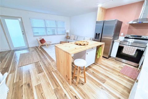 Condo in Deerfield Beach, Florida, 1 bedroom  № 2020235 - photo 7