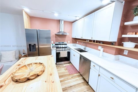 Condo in Deerfield Beach, Florida, 1 bedroom  № 2020235 - photo 5