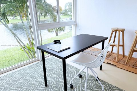 Condo in Deerfield Beach, Florida, 1 bedroom  № 2020235 - photo 17