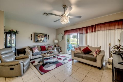 Touwnhouse à vendre à Lehigh Acres, Floride: 3 chambres, 141.21 m2 № 2166526 - photo 13
