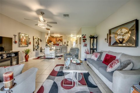 Touwnhouse à vendre à Lehigh Acres, Floride: 3 chambres, 141.21 m2 № 2166526 - photo 8