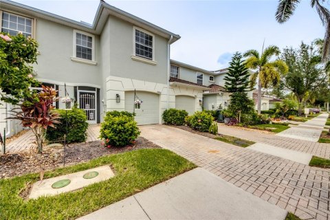 Touwnhouse à vendre à Lehigh Acres, Floride: 3 chambres, 141.21 m2 № 2166526 - photo 2