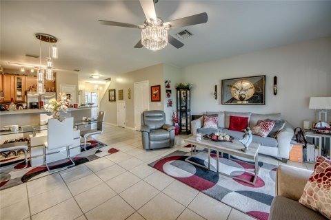 Touwnhouse à vendre à Lehigh Acres, Floride: 3 chambres, 141.21 m2 № 2166526 - photo 11