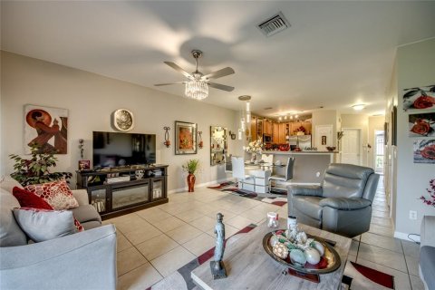 Touwnhouse à vendre à Lehigh Acres, Floride: 3 chambres, 141.21 m2 № 2166526 - photo 12