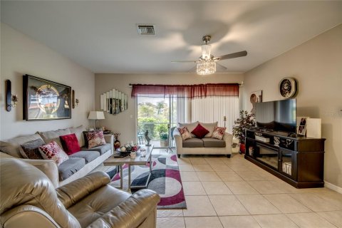 Touwnhouse à vendre à Lehigh Acres, Floride: 3 chambres, 141.21 m2 № 2166526 - photo 9