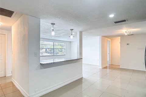 Casa en venta en Port Richey, Florida, 3 dormitorios, 126.35 m2 № 1910868 - foto 17