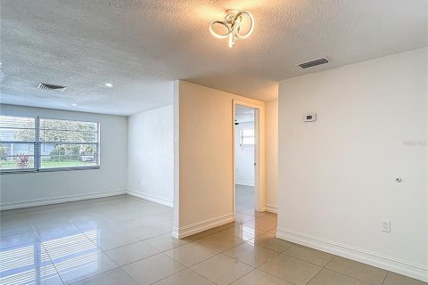 Casa en venta en Port Richey, Florida, 3 dormitorios, 126.35 m2 № 1910868 - foto 15