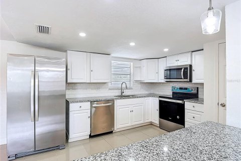 Casa en venta en Port Richey, Florida, 3 dormitorios, 126.35 m2 № 1910868 - foto 7