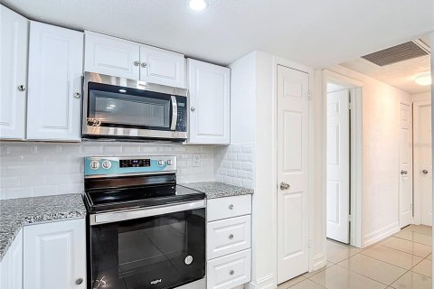 Casa en venta en Port Richey, Florida, 3 dormitorios, 126.35 m2 № 1910868 - foto 12